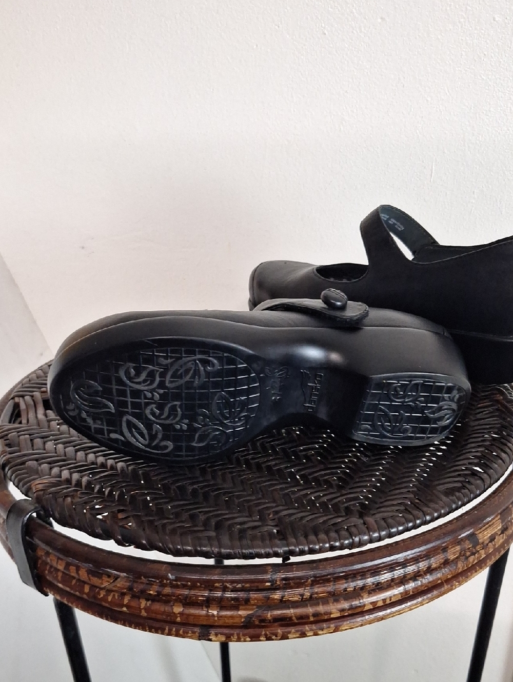 Dansko Mary Jane Shoes 37 US 7 Black Leather Rosette Button Portugal - Picture 10 of 11